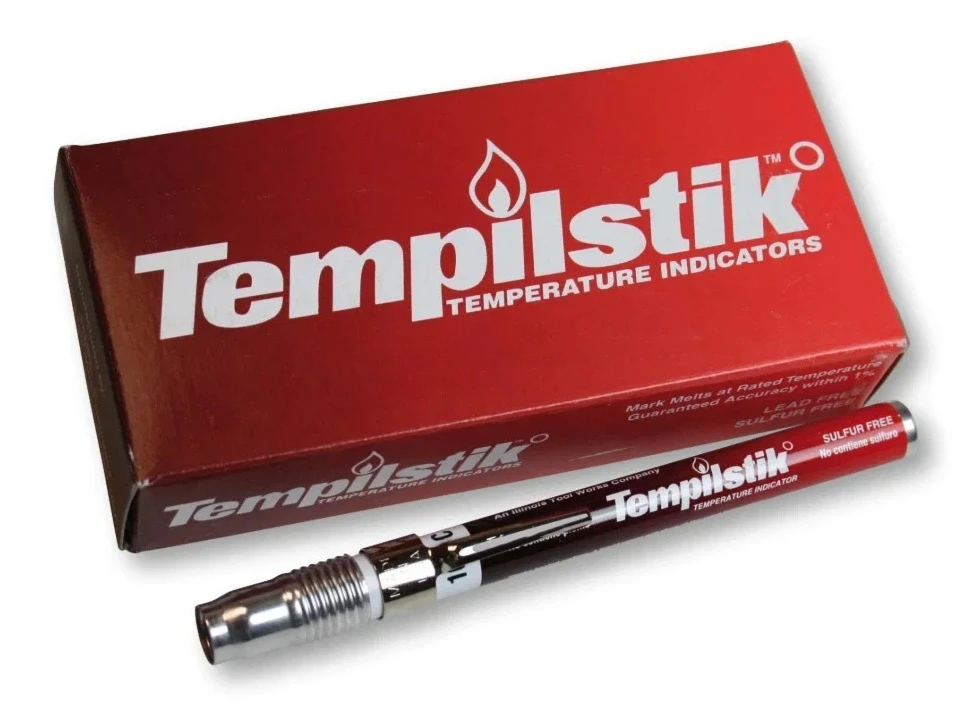 Vết Tempilstik® chảy lỏng trên bề mặt flange — bằng chứng trực quan nhiệt độ PWHT đã đạt